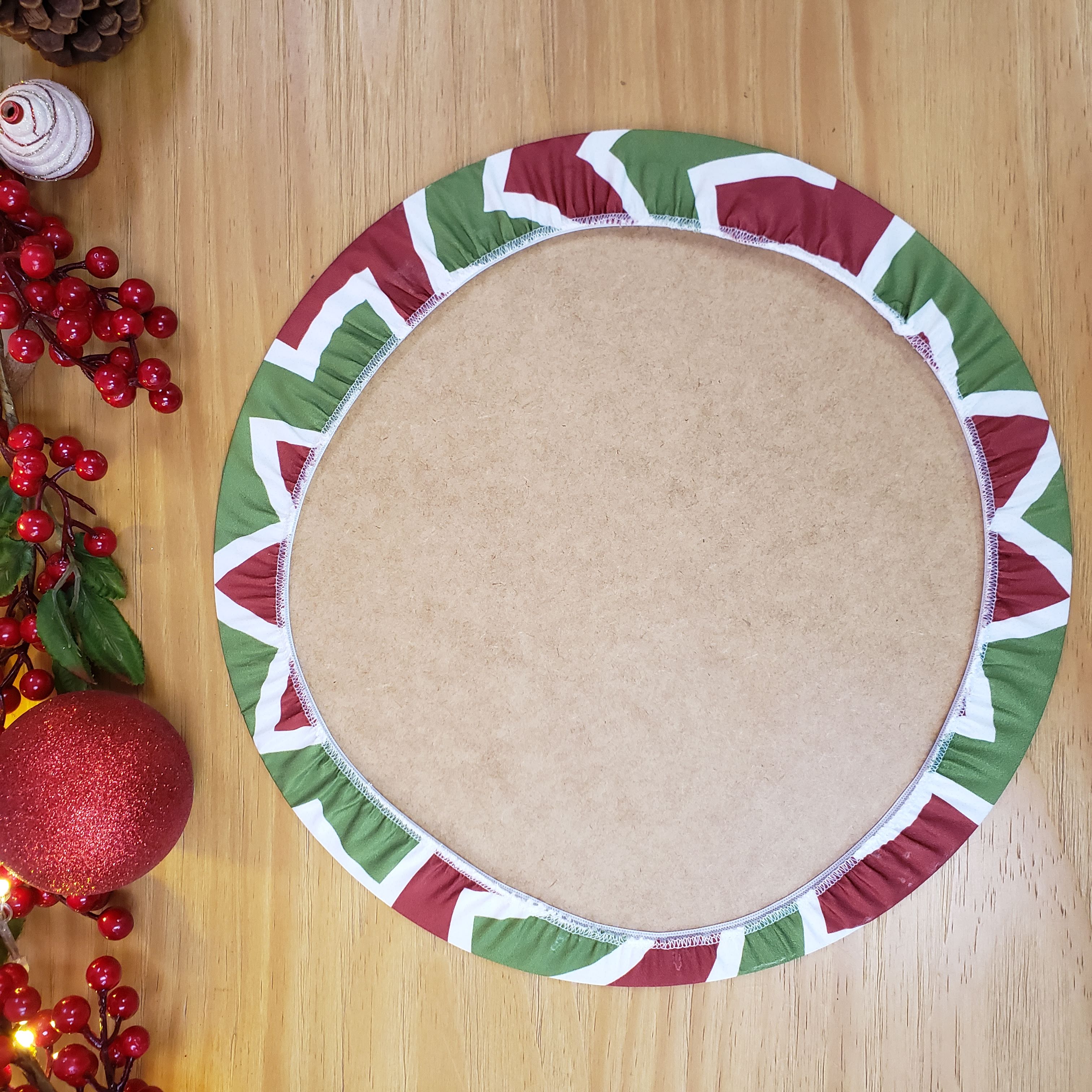 Set of 4 Round Placemats Covers Christmas Chevron Green Red Cloth 14" Dia  | Red